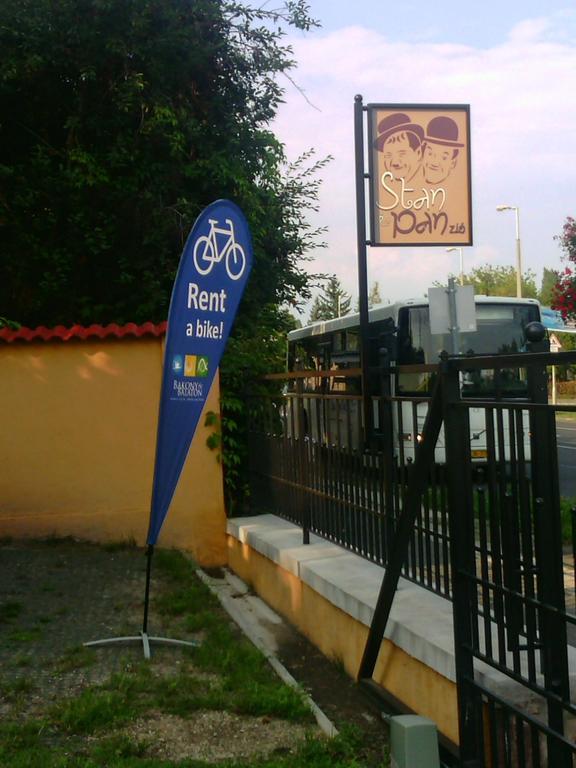 לינה וארוחת בוקר Balatonalmádi Stan Es Panzio מראה חיצוני תמונה